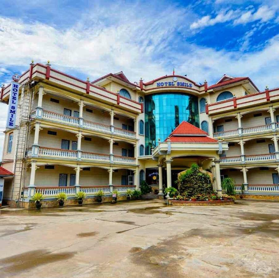 Hotel Smile Пин О Луин Екстериор снимка