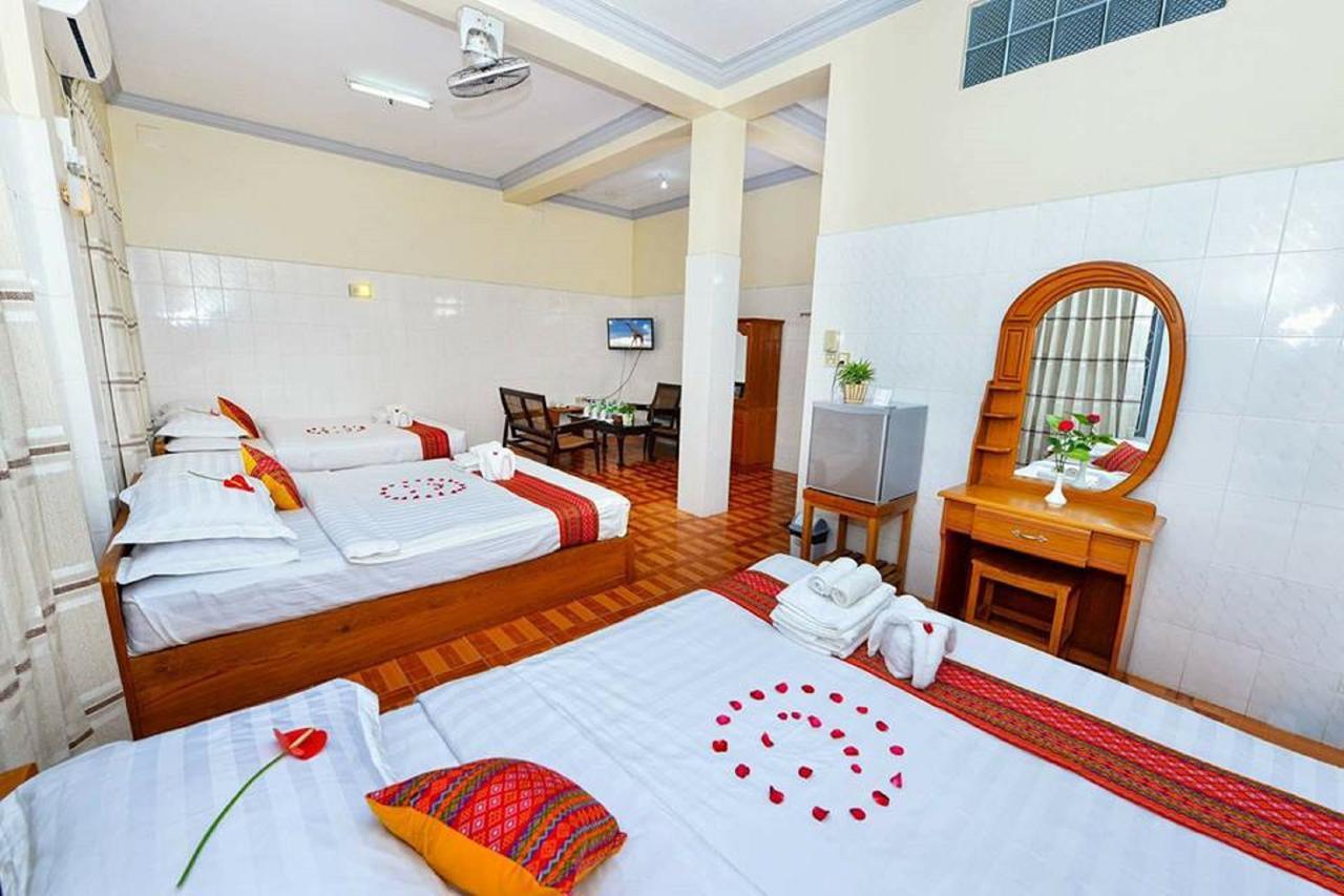 Hotel Smile Пин О Луин Екстериор снимка