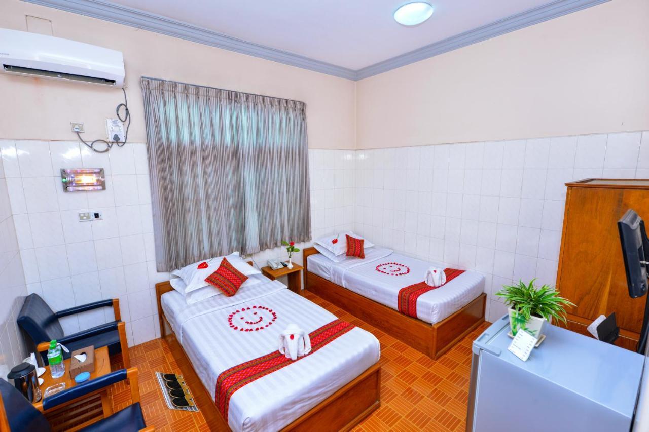 Hotel Smile Пин О Луин Екстериор снимка